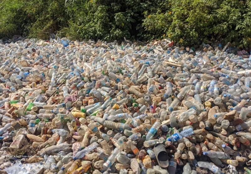 Lubumbashi : les bouteilles en plastique, un fléau pour les caniveaux