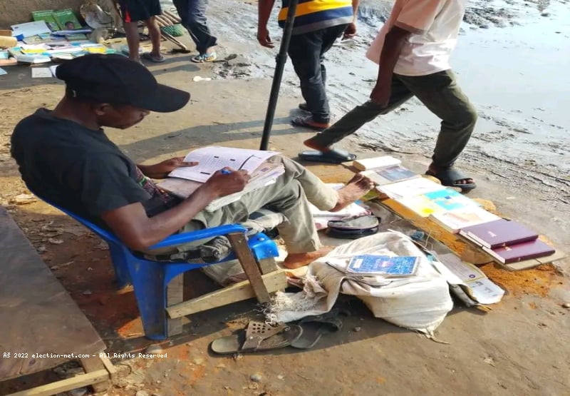Kasaï-Central : de faux bulletins scolaires et attestations vendus en pleine rue à Kananga