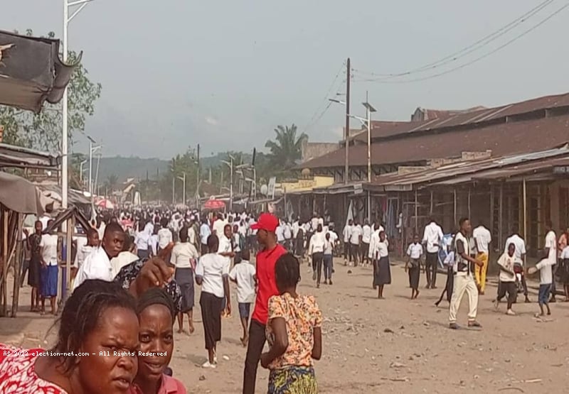 Sankuru : opposés à la hausse des frais scolaires, des élèves manifestent à Lusambo