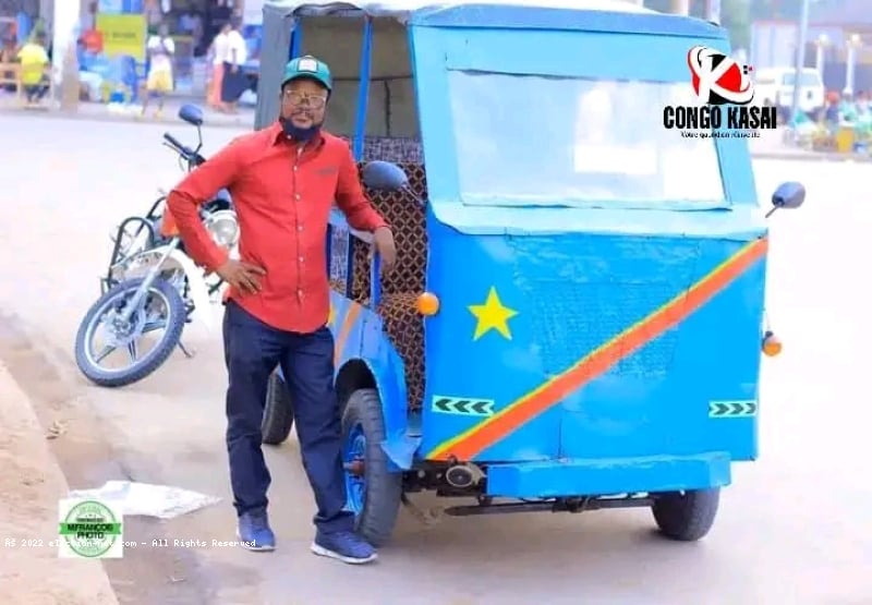 Kananga : un jeune de 30 ans fabrique une moto à trois roues