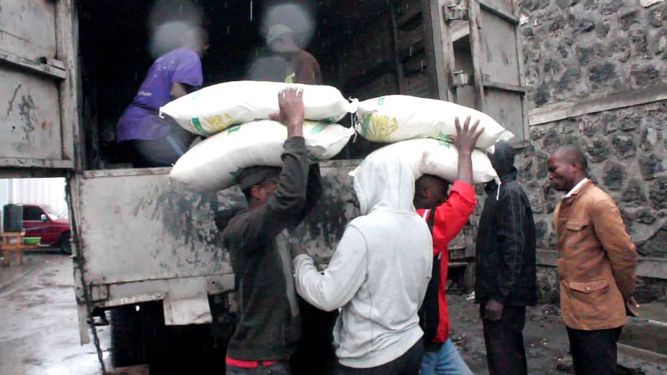GOMA :  250 sacs de maïs remis aux détenus de la prison centrale Munzenze par le gouvernement provincial